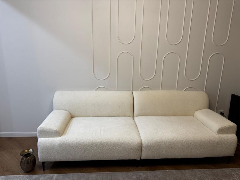 Диван 245х90 цвет слоновая кость, двухместный