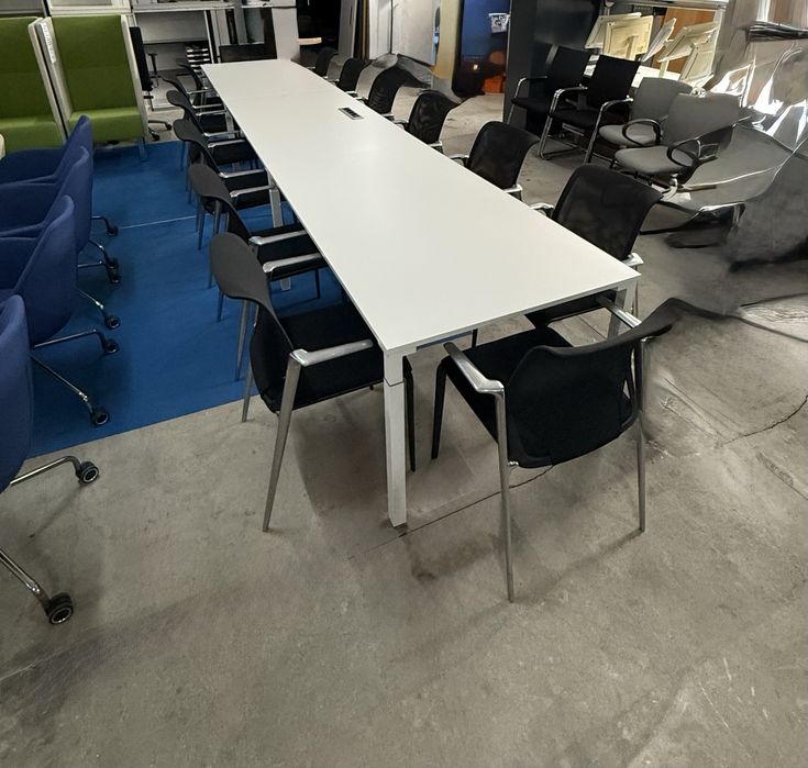 Конферентна маса Steelcase + 14 стола Vitra – немско качество