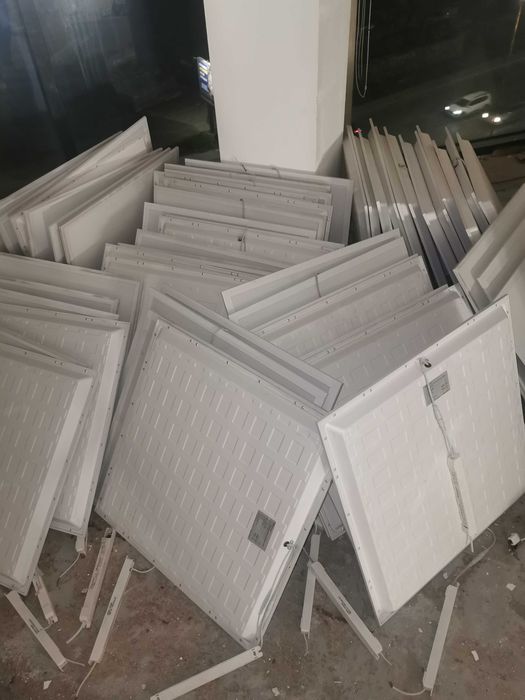 лед осветителни пана за таван