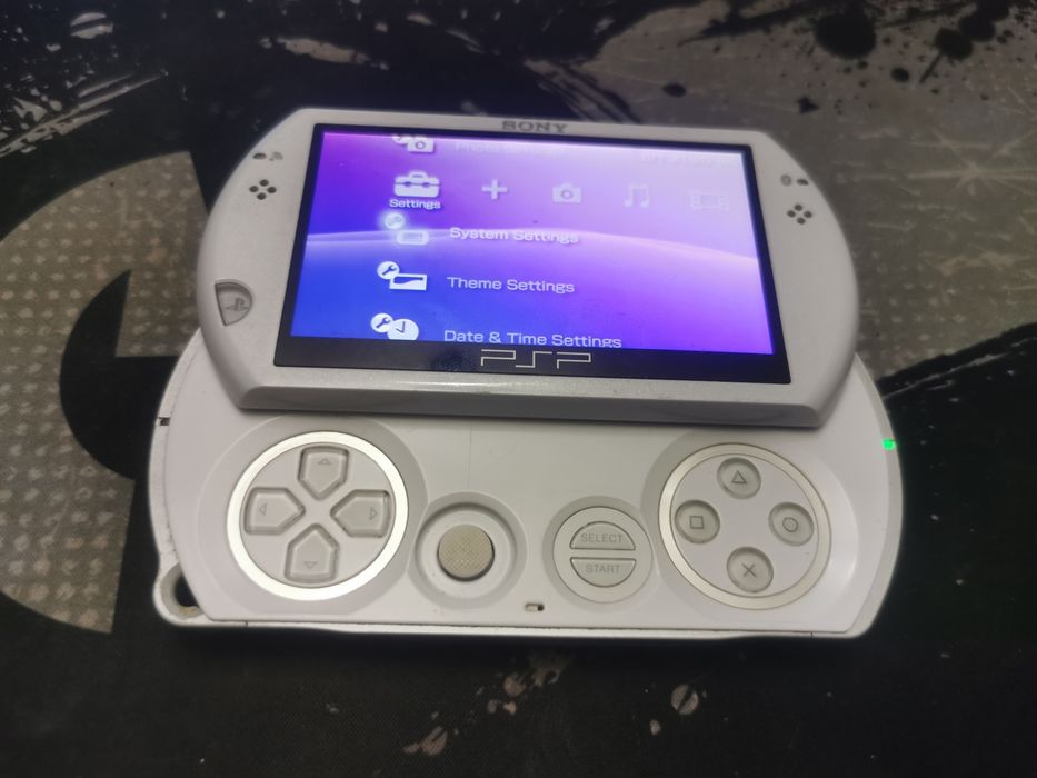 PSP-N1004 GO 2005 Г
