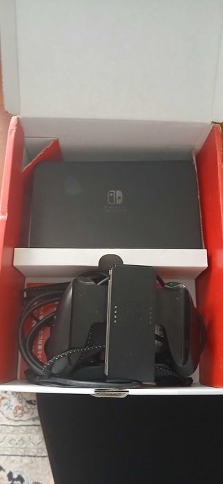 Полный оригинальный комплект Nintendo Switch OLED + SD 64GB