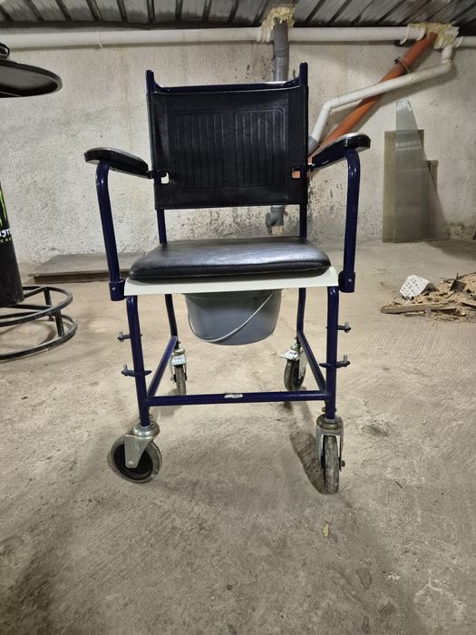 Инвалиден стол с колелца