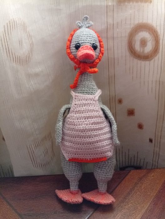 Вязаная гусыня хранительница уюта