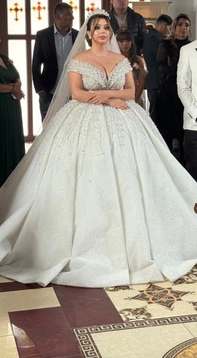Rochie de mireasă Simona Codreanu – 1600€ negociabil
Vând rochie de mireasă achiziționată cu factură de la Simona Codreanu (București).
Purtată o sing