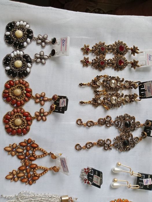 Сережки,колье все по 500тг