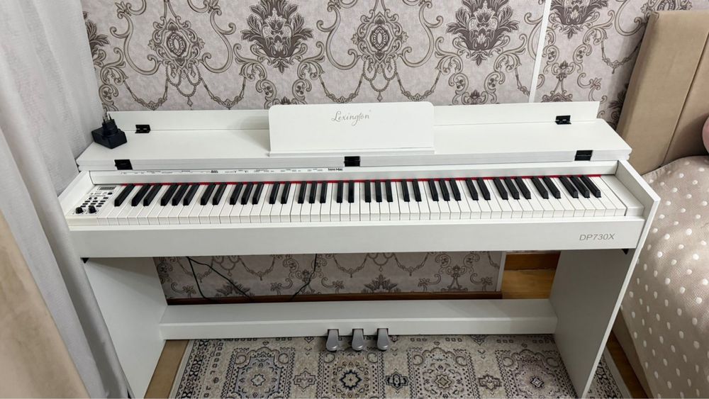 Продам цифровое пианино Lexington