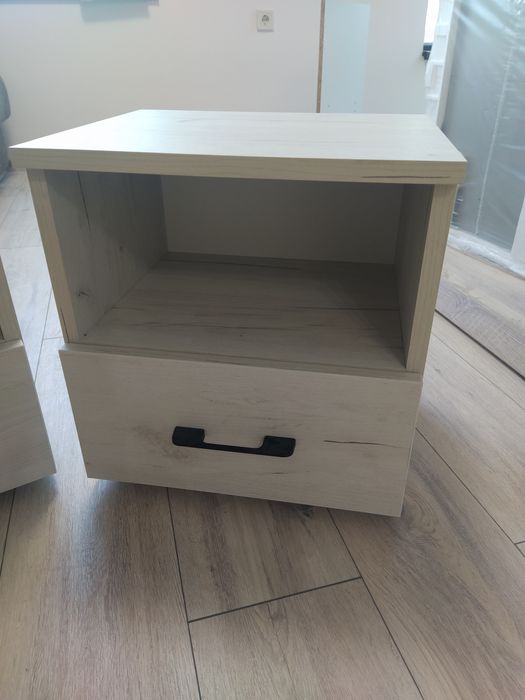 Нощно шкафче 2 бр.