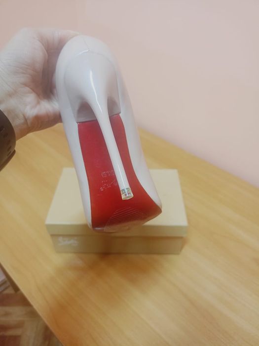 Продам туфли новые.