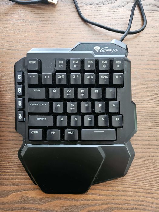 Геймърски кийпад Genesis - THOR 100, Outemu Red, RGB, черен