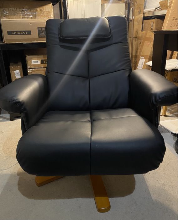 Масажен кожен фотьойл с табуретка, опция сън