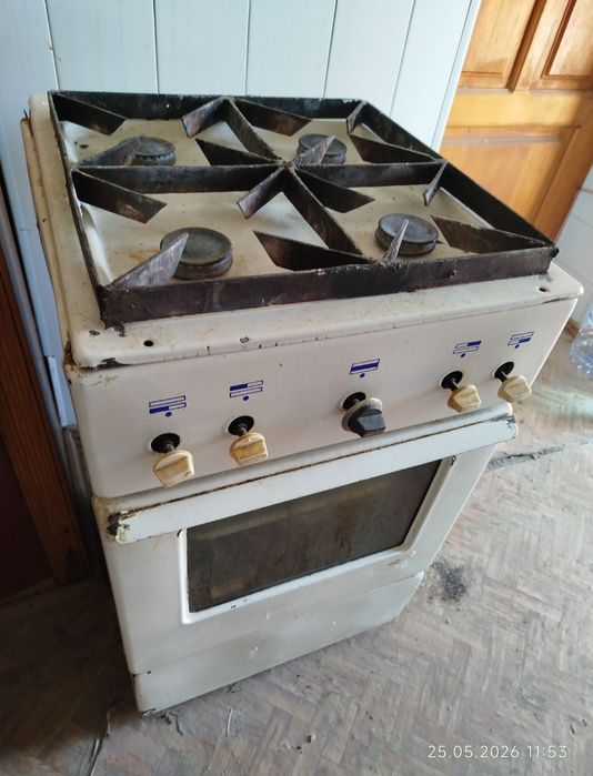 Продаются 2шт, 4х комфорочные газовые плиты.