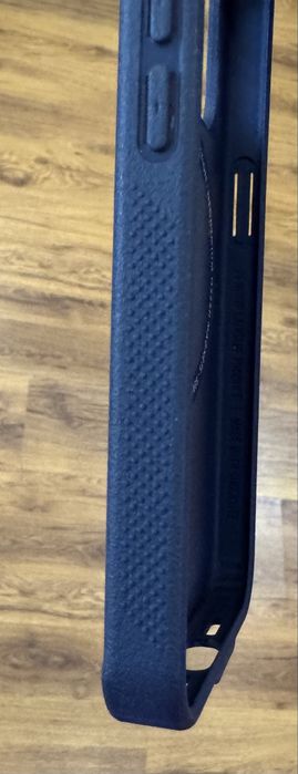 Оригинальные чехлы на iPhone 15 pro