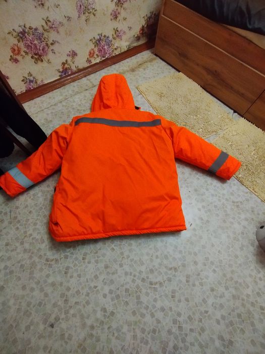 Продам зимнию рабочию куртку
