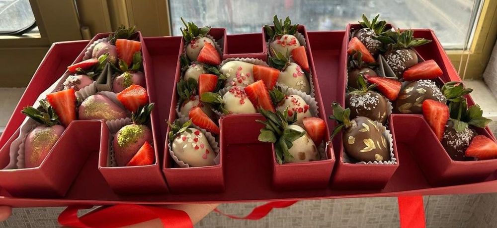 Клубника в шоколаде подарок на праздник