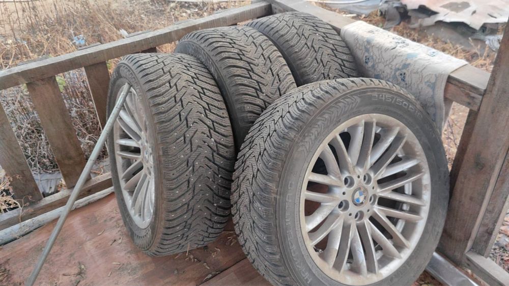 Шины с дисками BMW стояли R18