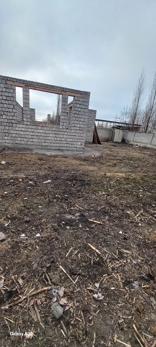 Hovli sotiladi 4 sotix