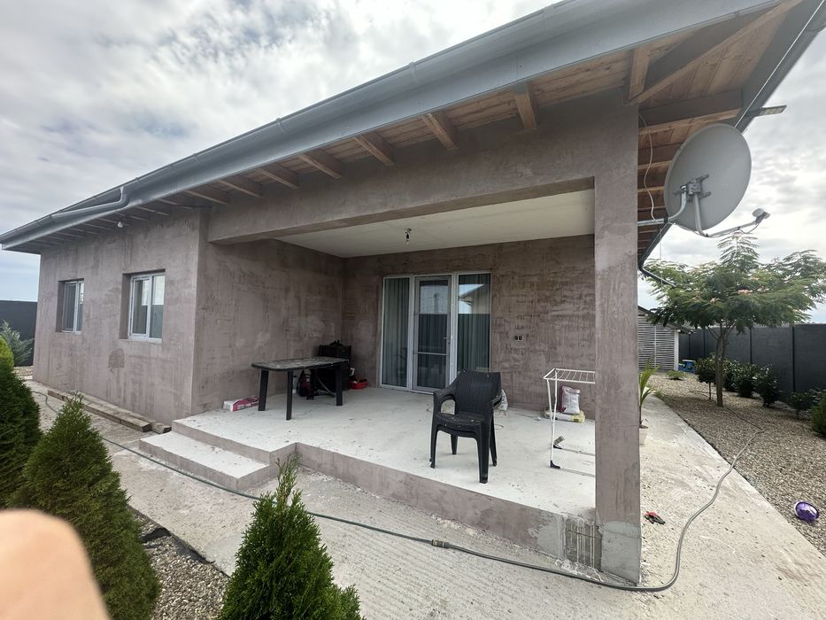 Casa Poarta Alba zona D