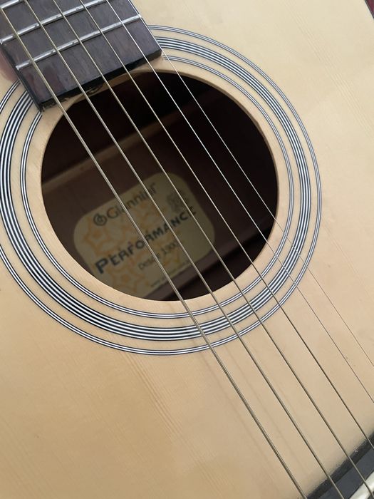 Акустическая гитара дредноут