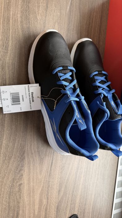 Adidasi Reebok noi, marimea 38