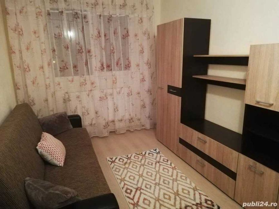 Vand apartament 3 camere, decomandat, zona Centrala, etaj 1, bloc 4 etaje.