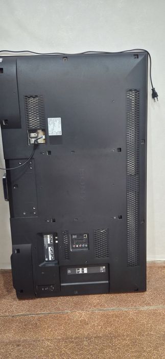 Продам телевизор на запчасти