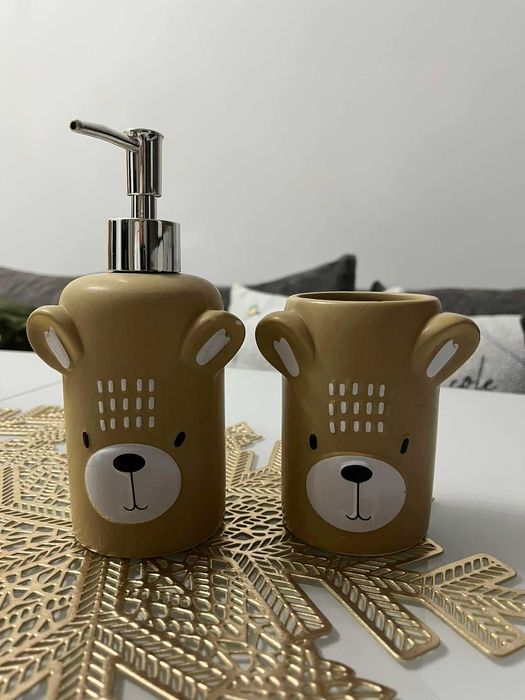 Чаша за четка за зъби и бутилка за течен сапун Sinsay