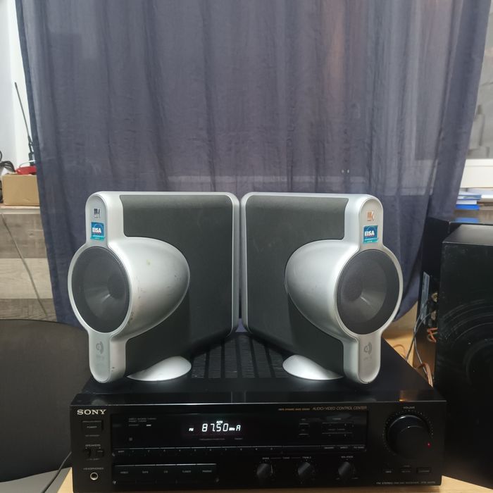 Boxe sateliți KEF și Teufel