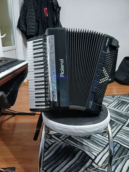 Vând roland fr8x