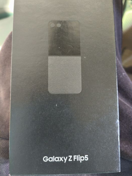 Samsung Z Flip 5 дисплей