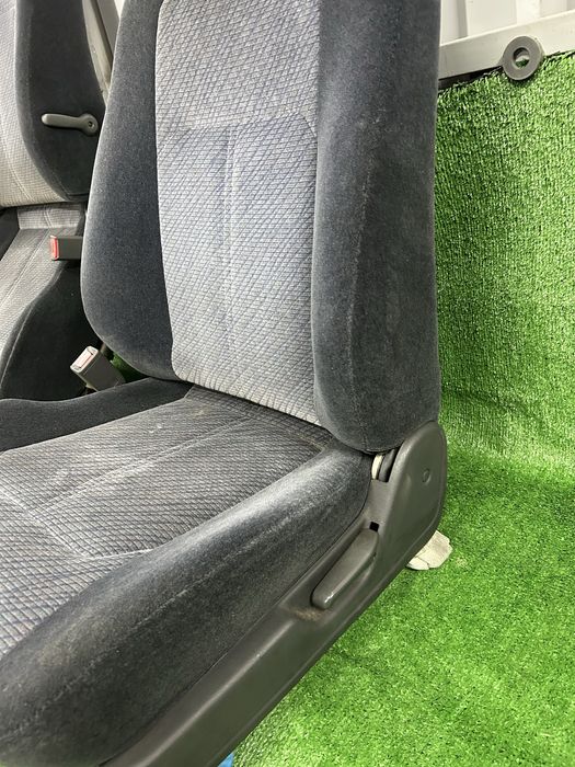 Передние сиденья Subaru Legacy B3