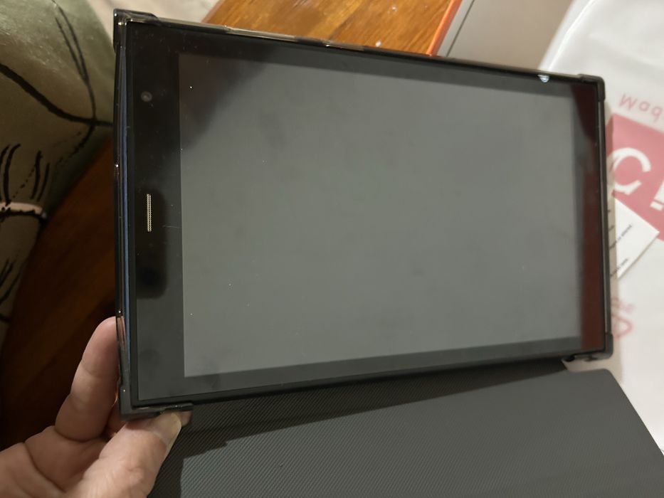 Планшет с чехлом