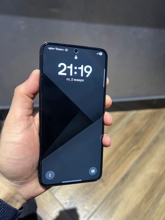 Продам Samsung S23 8/128 GB black в хорошем состоянии