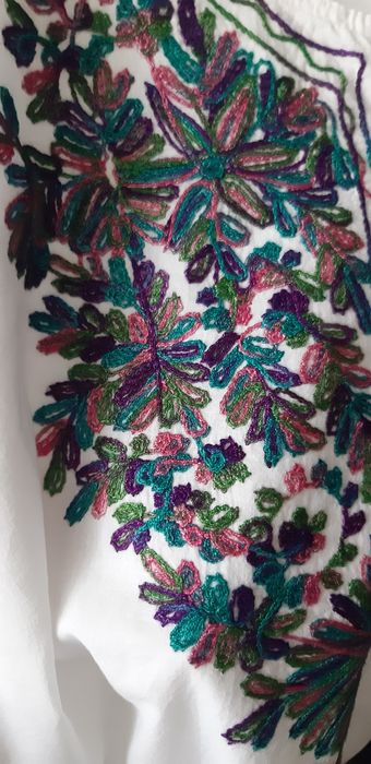 Bluza gen ie,bumbac fin si broderie manuala,splendida M