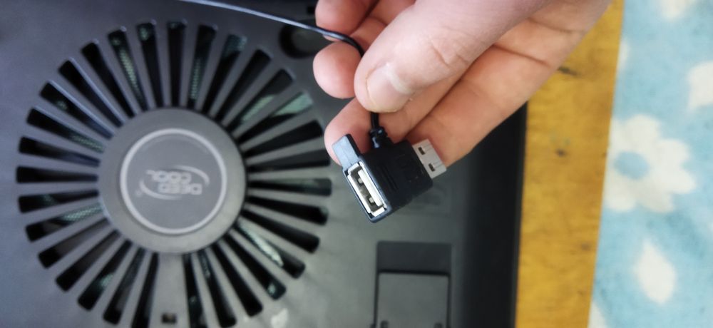 Охлаждающая подставка для ноутбука