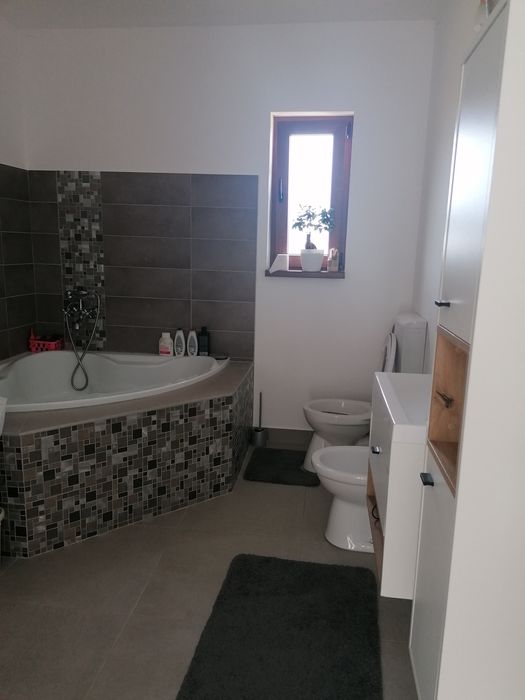 Casă nouă  la 11 km de oraș, 162.000 euro