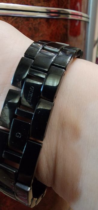 Часы женские Guess оригинал пользованы пару раз