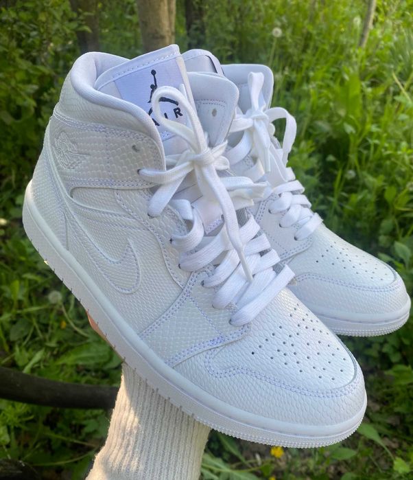 Air Jordan 1 Mid Snakeskin  stare impecabila,nescosi din cutie