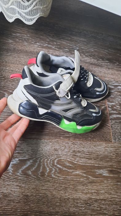 Детские кроссовки