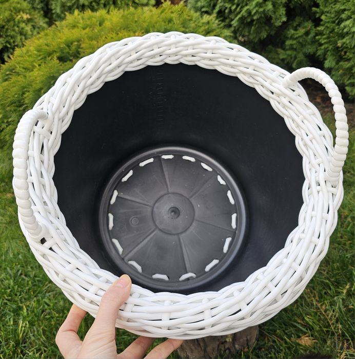 Ghiveci împletit din ratan sintetic cu manere, Handmade, volum 20 l