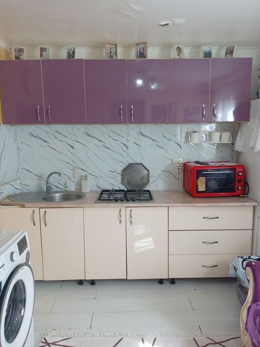 Canapea extensibila cu lada și mobila de bucatarie preț 2500 neg  fără plita și coptor