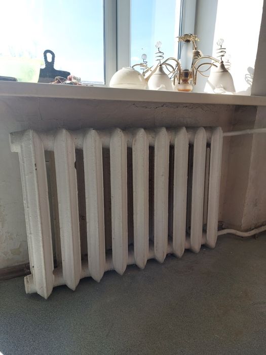 Продам  чугунные батареии