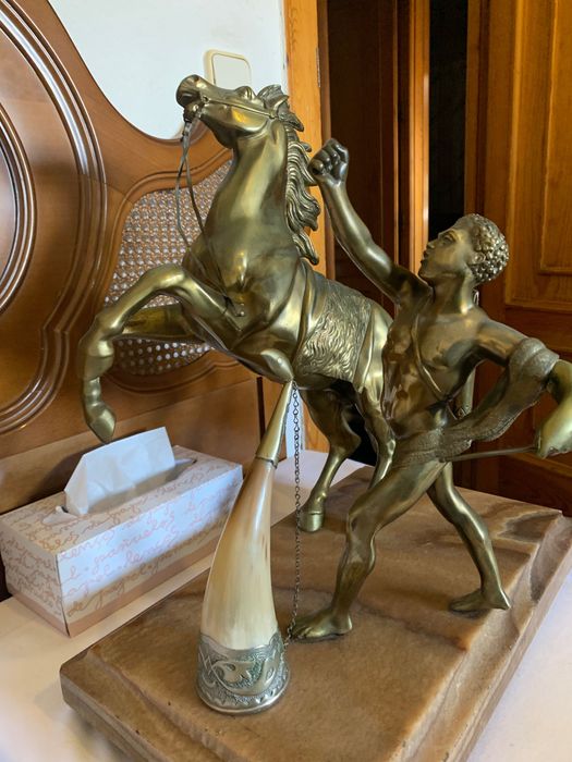 Figura de bronz  dresajul lui Bucefalo