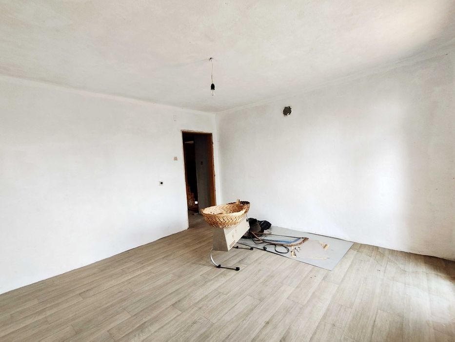 Продава къща в с. Туроковци