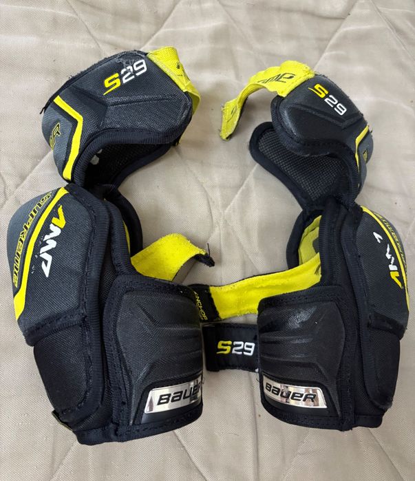 Защитные хоккейные налокотники