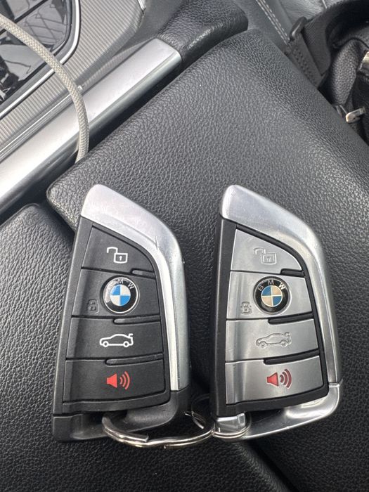 продам 2 ключа bmw.бмв.