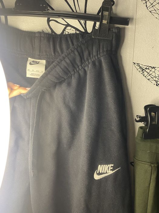 Спортни облекла всяка от тях струва по 15 евро