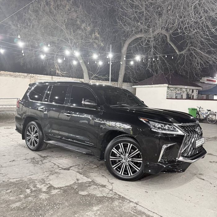 Lexus XL570  rangi qora