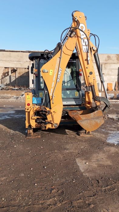 Экскаватор-погрузчик 3 в 1