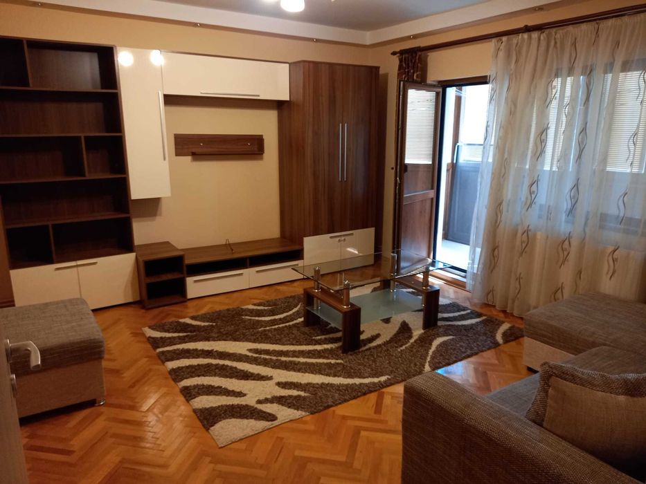 Proprietar inchiriez apartament 3 camere decomandat, langa Parcul Copiilor (Complexul Stundentesc).