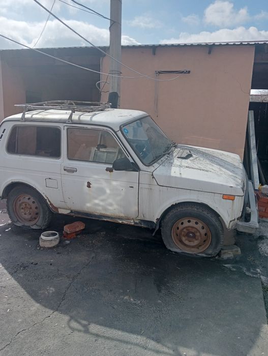 Продаю Ниву аварииная